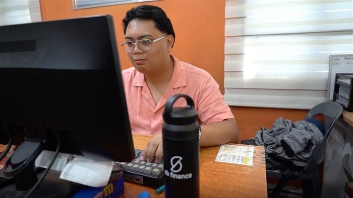 With eSALAD, SB Finance client Dennison Chiong paid his tuition in full and kept cash flow steady on transparent, fixed terms.-min